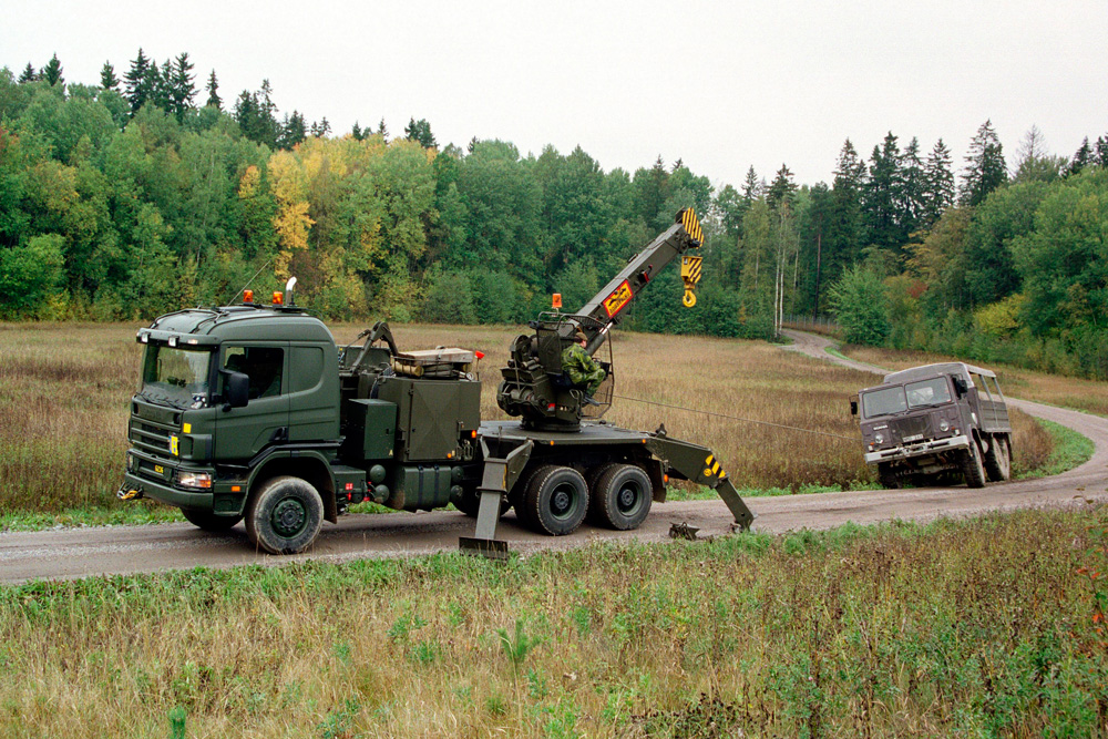 Военный грузовик поддержки Scania P124 CB6x6 с защитой от мин, 1999